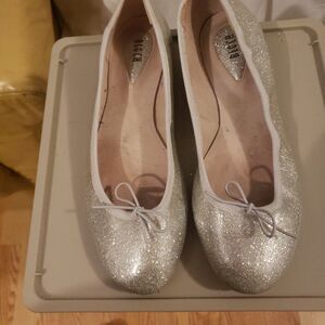 Bloch Women's Silver Metallic Leather Ballet Bow Tied Slip On Flats
Size 37